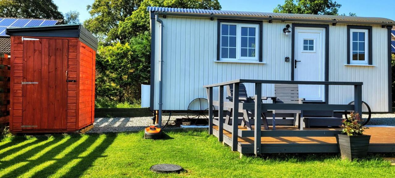 Small Cozy Shepherd Hut 20 By 7 Feet With Boxed In High Double Bed Balmacara Esterno foto
